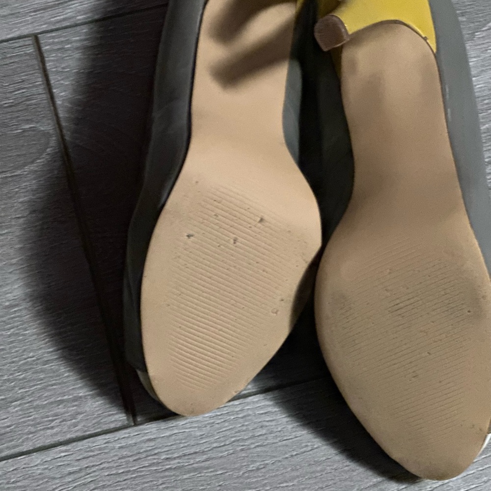 Shoes - Picture 4 of 6